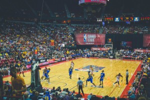 赛事分析-超越与致敬，当官方用数据在NBA与足坛之间架起一座桥，超越与致敬，官方数据在NBA与足坛间的桥梁