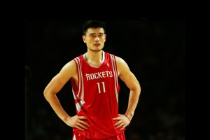 体育数据-Faker在G2比赛中赛况扑朔迷离，突破纪录引发热议！