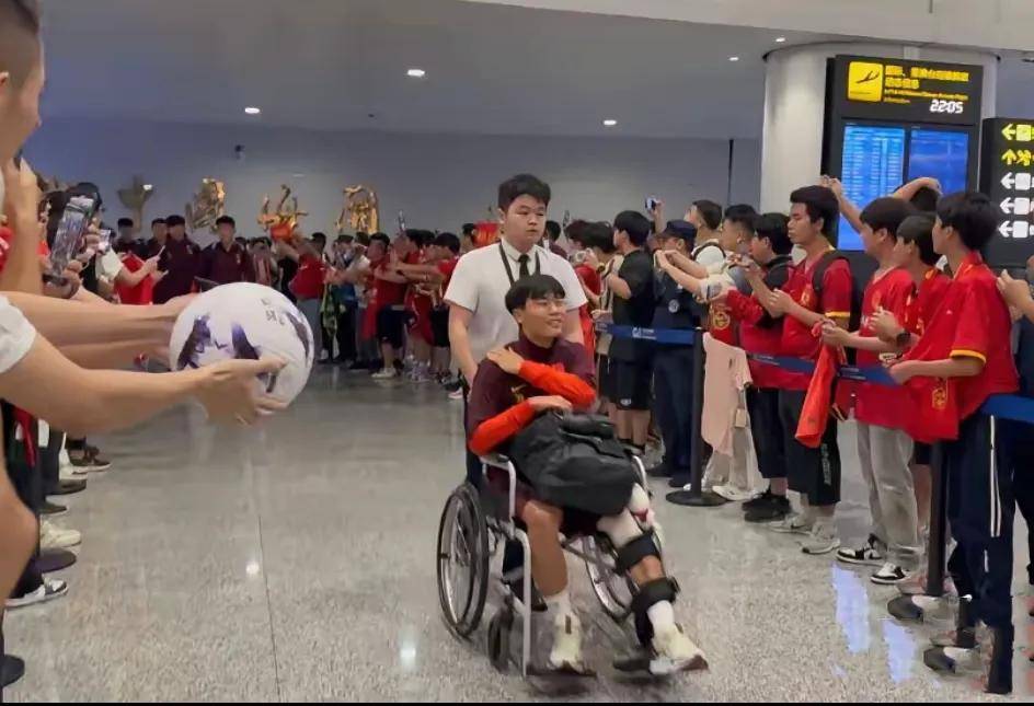 包含热身比赛结束，球员备战决赛阶段的词条